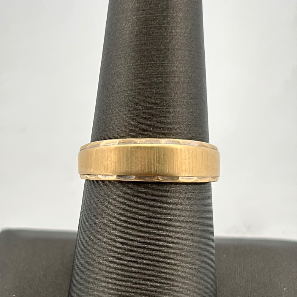 281900 14k Gold Band Ring